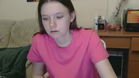 jessicaholland1 online show from May 17, 2026, 6:26 pm
