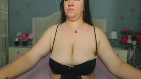 single mommy online show from May 17, 2026, 3:26 am