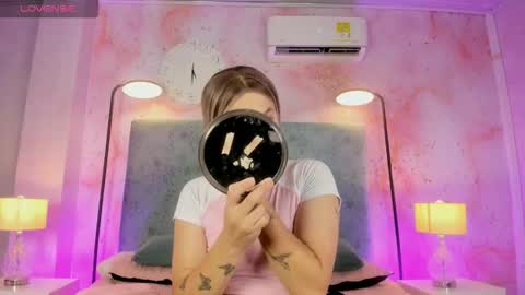 JESSI AND NAOMI online show from November 9, 2025, 11:36 pm