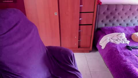 jessicarobbit online show from January 7, 2025, 1:24 pm