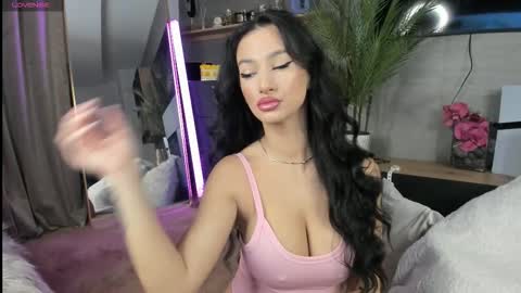 Jess online show from November 4, 2025, 4:44 am