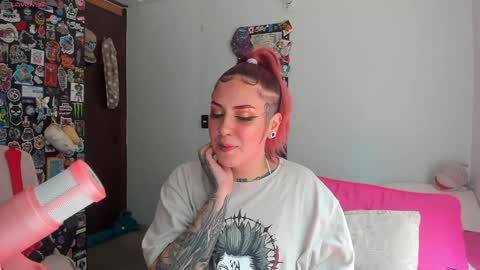 Snapshot of jessie_williams_01 chatting on January 15, 2025, 5:47 pm Your Sweet Angel online show from January 15, 2025, 5:47 pm