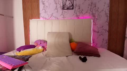 jessika online show from June 5, 2026, 6:52 am