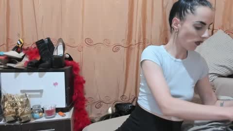 Jessylonghair online show from June 18, 2026, 11:20 pm