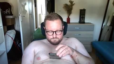 Snapshot of jeuneloup92 chatting on September 17, 2025, 4:19 pm jeuneloup92 online show from September 17, 2025, 4:19 pm