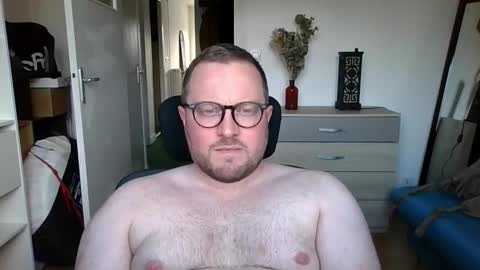 Snapshot of jeuneloup92 chatting on September 25, 2025, 4:21 pm jeuneloup92 online show from September 25, 2025, 4:21 pm