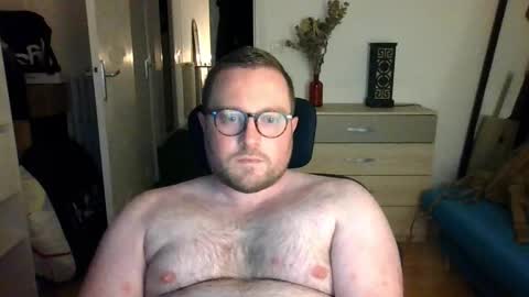 jeuneloup92 online show from December 1, 2025, 5:07 pm