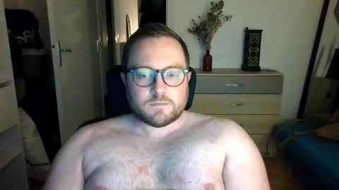 jeuneloup92 online show from January 12, 2026, 5:29 pm