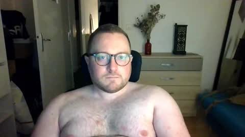 jeuneloup92 online show from January 15, 2026, 5:27 pm