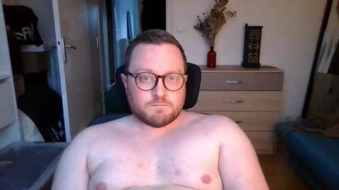 jeuneloup92 online show from February 9, 2026, 5:17 pm