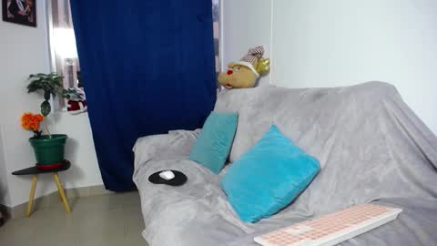 Snapshot of jezabel_purple chatting on November 21, 2025, 10:47 am Camila online show from November 21, 2025, 10:47 am