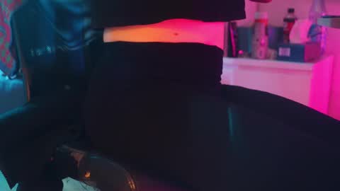 jfemk online show from November 1, 2025, 2:19 pm