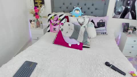 Snapshot of jhena_evans chatting on January 24, 2025, 6:56 pm Candy online show from January 24, 2025, 6:56 pm