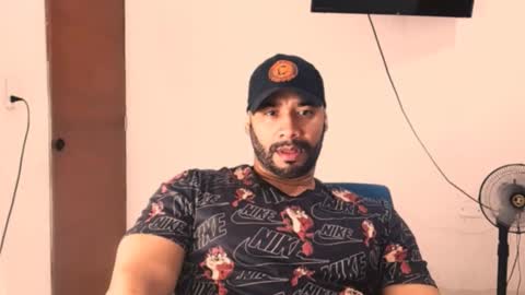 En moreno online show from January 8, 2026, 9:39 pm