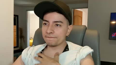 Jhoan Saenz online show from September 23, 2025, 3:48 pm