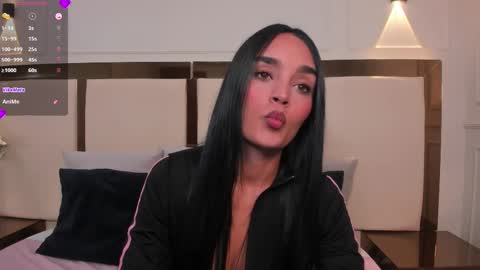 Jhoana  online show from October 13, 2025, 3:56 pm