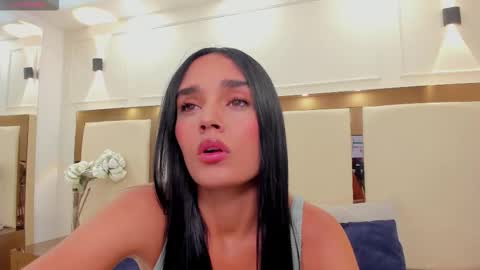 Jhoana  online show from October 18, 2025, 3:13 pm
