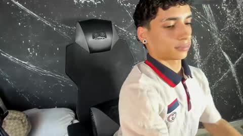 jhoanleandro online show from May 15, 2026, 10:06 pm