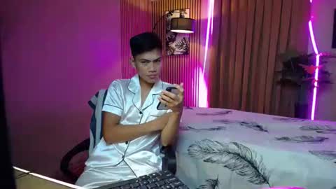 jhon_cummer online show from October 16, 2025, 7:04 pm