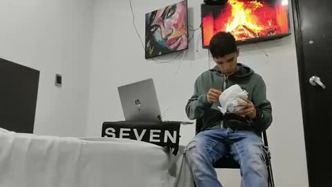 jhon online show from February 28, 2025, 1:14 pm