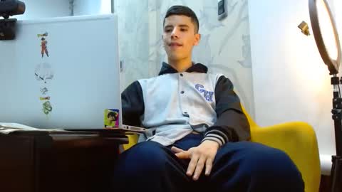 jhon online show from November 8, 2025, 8:47 am