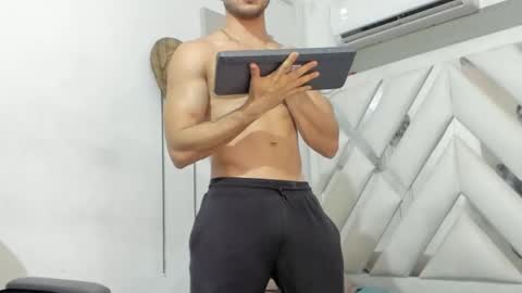 jhonny online show from January 17, 2025, 4:06 am