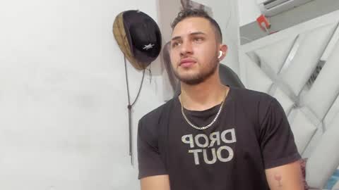 jhonny online show from January 26, 2025, 3:38 am