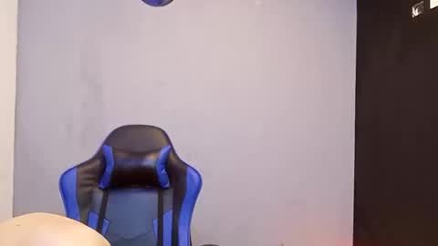 jhonny_thes28 online show from February 14, 2026, 4:37 pm