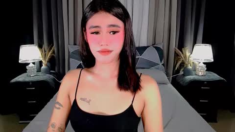 jhuliana_and_charles_room online show from September 27, 2025, 4:28 am