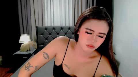 Snapshot of jhuliana_and_charles_room chatting on April 21, 2026, 1:53 am jhuliana_and_charles_room online show from April 21, 2026, 1:53 am