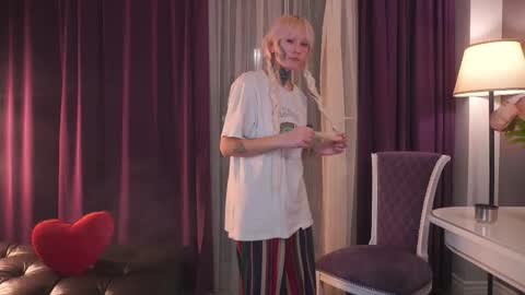 Snapshot of jillianrumple chatting on November 18, 2025, 2:54 pm Harley online show from November 18, 2025, 2:54 pm