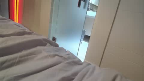 SluttyCple online show from April 18, 2026, 12:09 pm