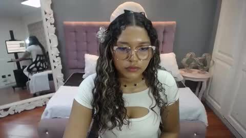 Snapshot of jimena_bell chatting on September 17, 2025, 2:41 pm Jimena online show from September 17, 2025, 2:41 pm
