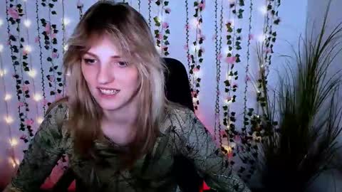 jina_toys online show from September 12, 2025, 7:25 pm