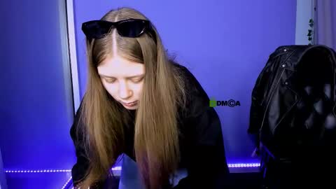 jina_toys online show from September 30, 2025, 8:25 pm