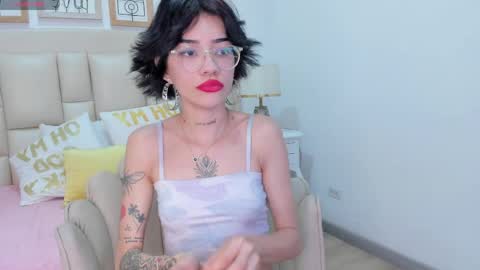 jinx blue  online show from April 18, 2026, 3:32 am