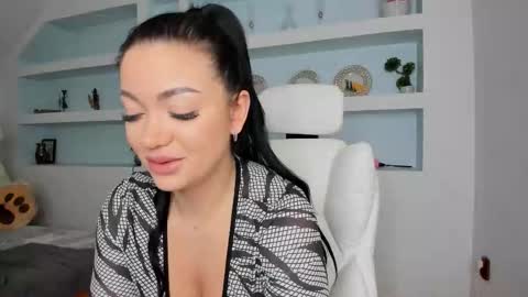 Juliee online show from February 24, 2026, 6:17 pm