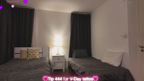 Jiwon online show from February 16, 2025, 3:16 pm