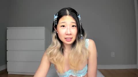 Jiwoo online show from February 26, 2026, 11:48 pm