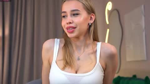 Jenny online show from October 22, 2025, 8:47 am