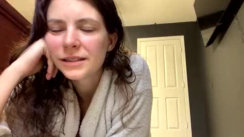 jlynn1997 online show from December 1, 2025, 2:11 pm