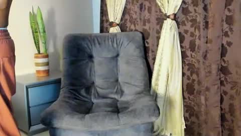 JOAN SAENZ online show from February 2, 2025, 5:42 am