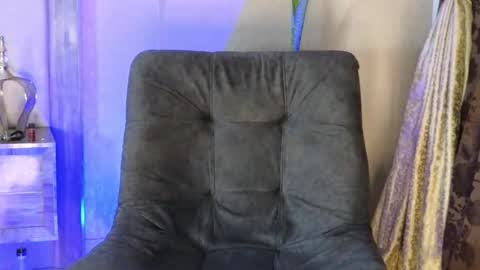 JOAN SAENZ online show from November 4, 2025, 6:40 pm