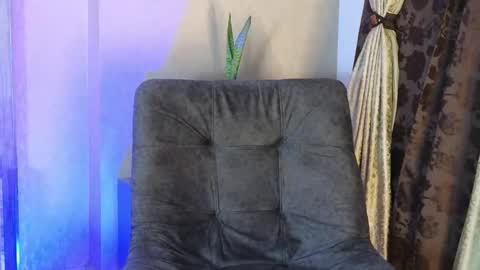 JOAN SAENZ online show from November 5, 2025, 8:36 am