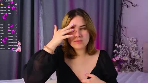 Jolie and Elizabet online show from October 15, 2025, 8:53 pm