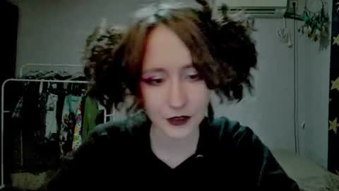 Joannatompson online show from June 19, 2026, 12:26 am