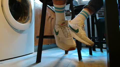 Snapshot of jobbeduval chatting on February 3, 2025, 3:17 pm GUILLAUME feet and socks online show from February 3, 2025, 3:17 pm