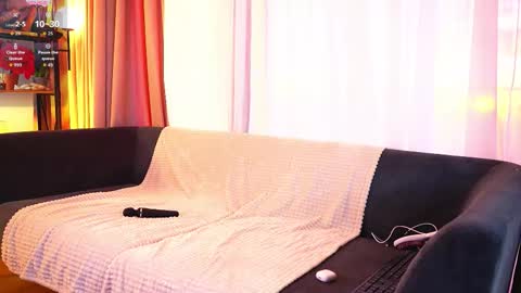 Nicole online show from January 11, 2026, 4:28 am