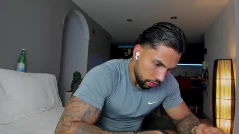 joe_esthetic online show from November 14, 2025, 1:59 am