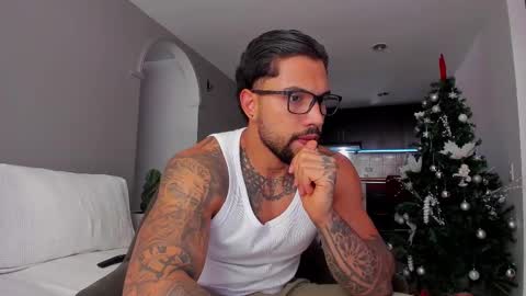 joe_esthetic online show from December 4, 2025, 8:28 pm